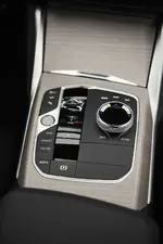 P90546623-the-new-bmw-i4-e-drive40-interior-1000px.webp