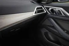 P90546624-the-new-bmw-i4-e-drive40-interior-2250px.webp