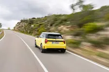 P90550419-mini-cooper-se-05-2024-2250px.webp
