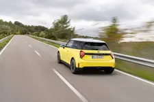 P90550421-mini-cooper-se-05-2024-2250px.webp