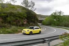 P90550424-mini-cooper-se-05-2024-2250px.webp