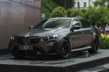 BMW-M5-G90-Frozen-Deep-Grey-Live-Prag-2024-06.webp