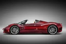 Pagani-Utopia-Roadster-010101-Laterale-aperta.webp