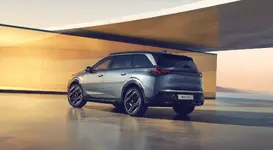 PEUGEOT_E5008_2403_EXT (13).webp