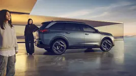 PEUGEOT_E5008_2403_EXT (17).webp