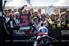 hampionship-bonovo-action-bmw-bmw-m-1000-rr-2249px.webp