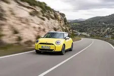 P90550416-mini-cooper-se-05-2024-2250px.webp