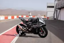 -bmw-presents-the-new-bmw-s-1000-rr-10-2024-2248px.webp