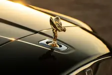 linan-series-ii-luxurian-finished-in-olivin-2250px.webp