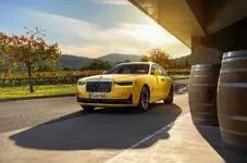 s-ii-innovator-finished-in-semaphore-yellow-2267px.webp