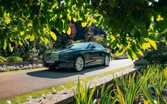 -rolls-royce-spectre-at-the-hurlingham-club-2399px.webp