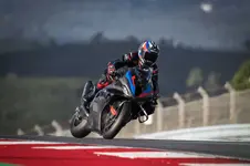 rad-worldsbk-test-team-bmw-m-1000-rr-sylvai-2251px.webp