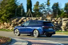 new-bmw-ix-m70-xdrive-tansanit-blue-03-2025-2250px.webp
