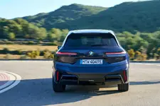 new-bmw-ix-m70-xdrive-tansanit-blue-03-2025-2249px.webp