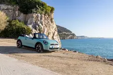 P90588687-mini-cooper-convertible-s-04-2025-2250px.webp