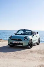 P90588703-mini-cooper-convertible-s-04-2025-999px.webp