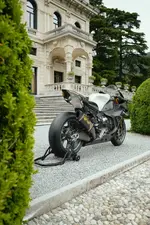 P90600985-bmw-motorrad-concept-rr-1000px.webp