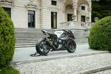 P90600987-bmw-motorrad-concept-rr-2250px.webp