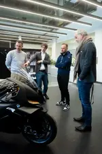P90599157-bmw-motorrad-concept-rr-998px.webp