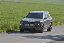 2028-bmw-x7-spied-flaunting-quad-tailpipes-could-it-be-packing-v8-muscle_2.webp