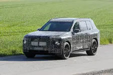 2028-bmw-x7-spied-flaunting-quad-tailpipes-could-it-be-packing-v8-muscle_5.webp