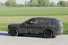2028-bmw-x7-spied-flaunting-quad-tailpipes-could-it-be-packing-v8-muscle_10.webp
