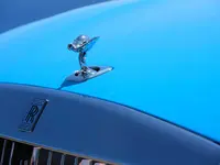 P90612624-rolls-royce-spectre-in-st-tropez-2000px.webp