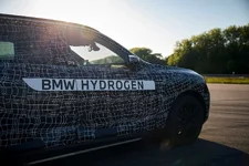 -bmw-ix5-hydrogen-prototypes-aschheim-09-25-2250px.webp